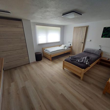 U Mna Doma Apartman Lucatő Kültér fotó