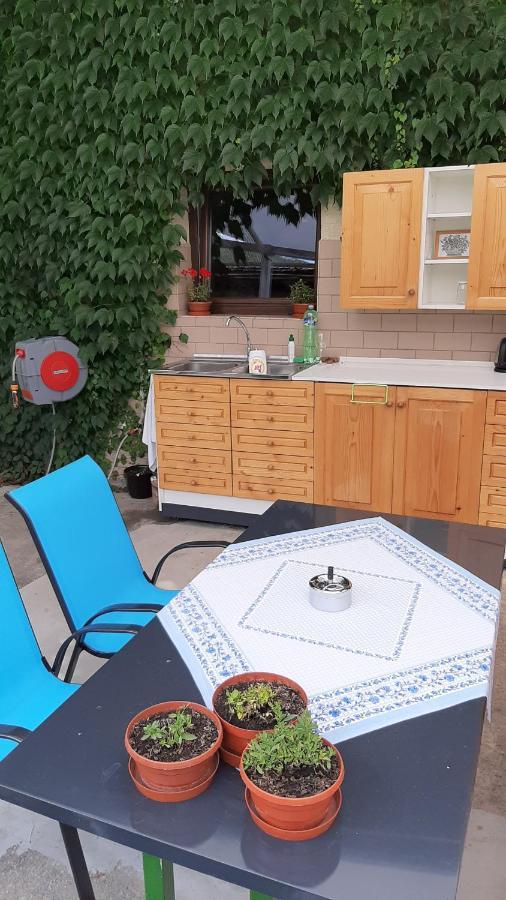 U Mna Doma Apartman Lucatő Kültér fotó