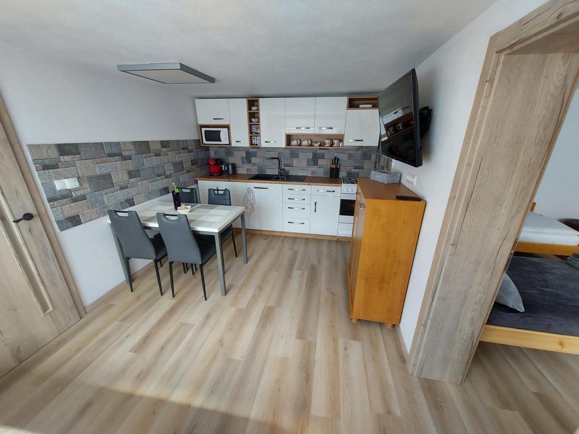 U Mna Doma Apartman Lucatő Kültér fotó