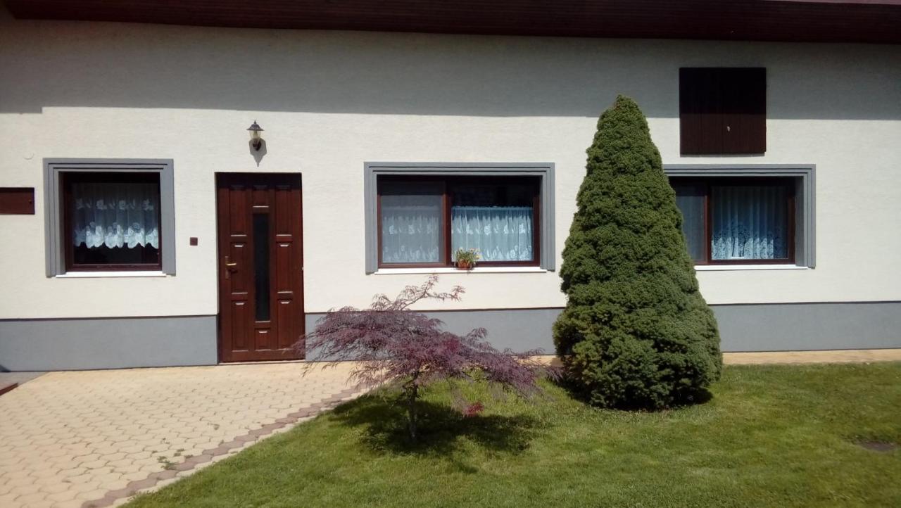 U Mna Doma Apartman Lucatő Kültér fotó